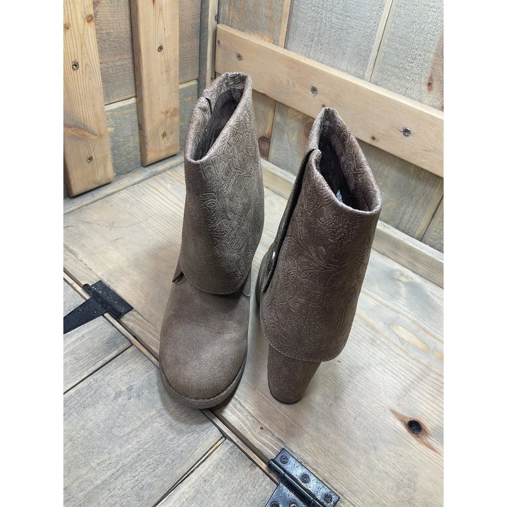 MukLuks Faux Leather Taupe Brown Foldover Booties Boots US7 Worn once - Picture 5 of 9